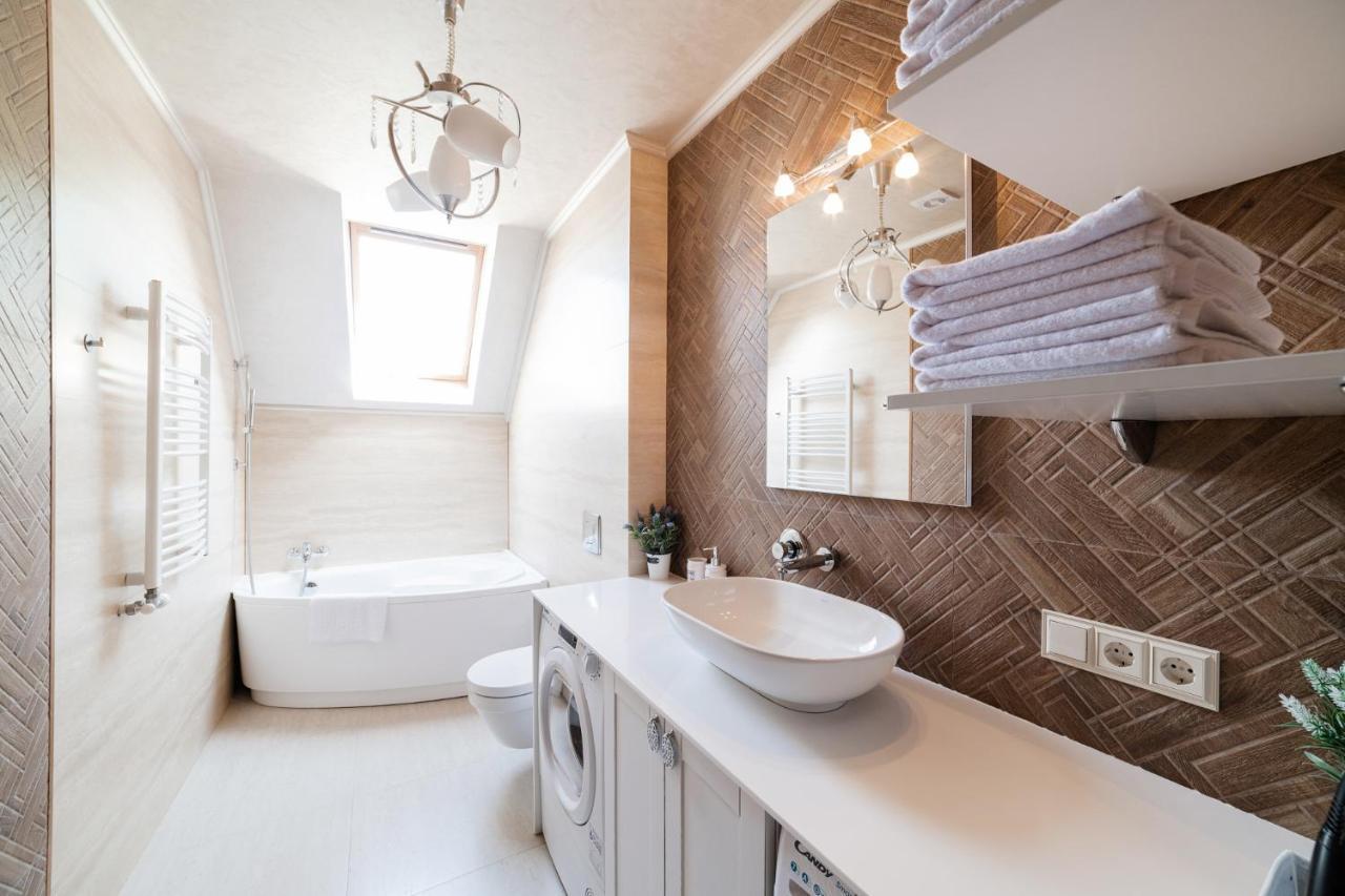Lux Apartment On Duhnovicha Street .Free Parking. Ужгород Экстерьер фото