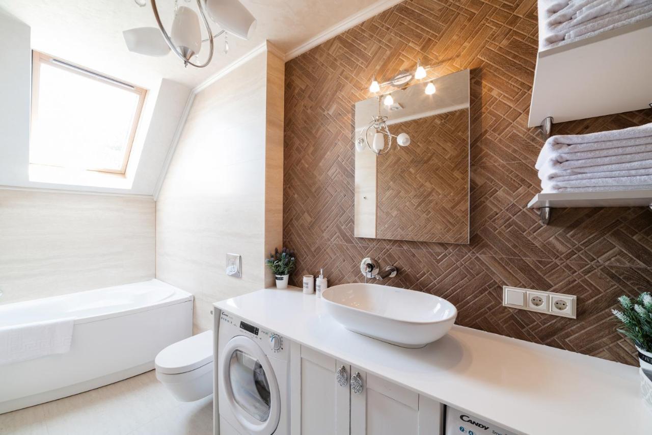 Lux Apartment On Duhnovicha Street .Free Parking. Ужгород Экстерьер фото